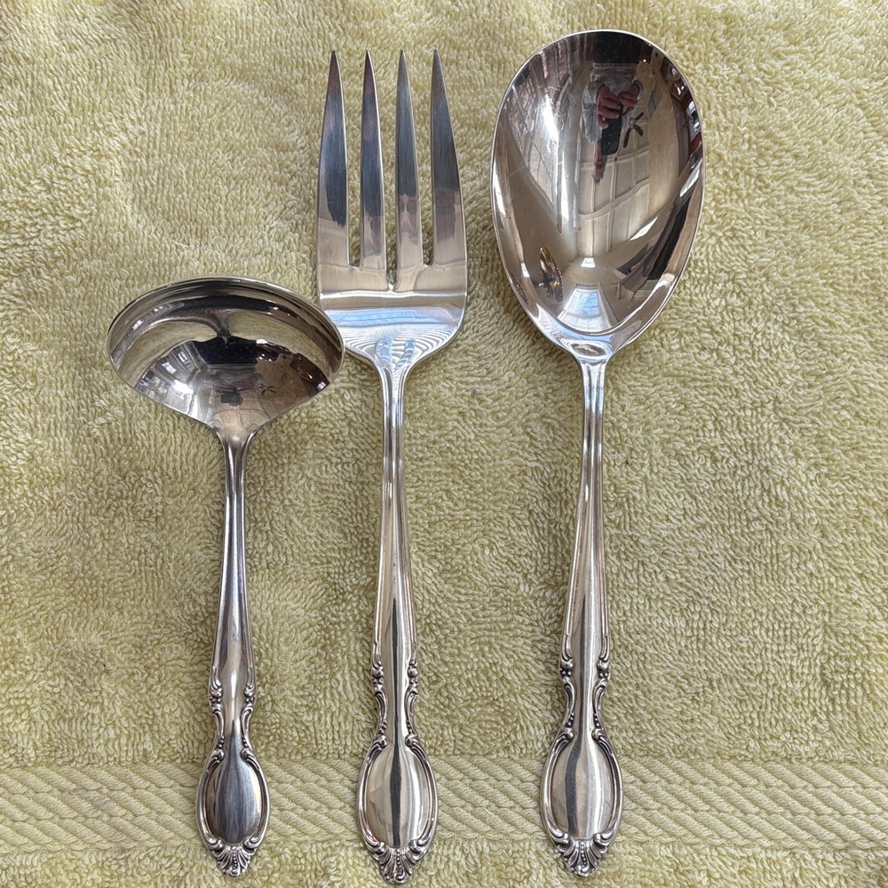 VINTAGE! Wm. Rogers & Son silverplate serving set in the "Reflection" pattern